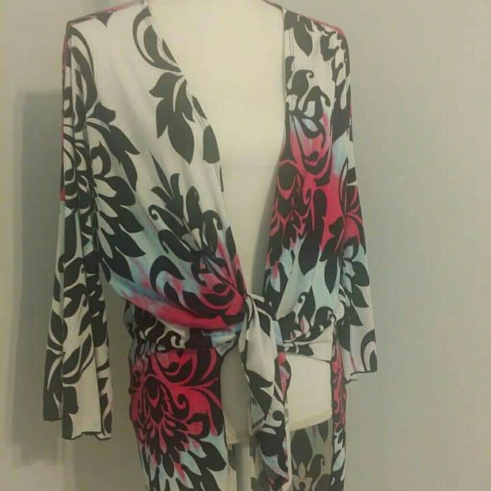 💫💫 Only 1 remaining💫💫Plus Kimono - Picture 4 of 4